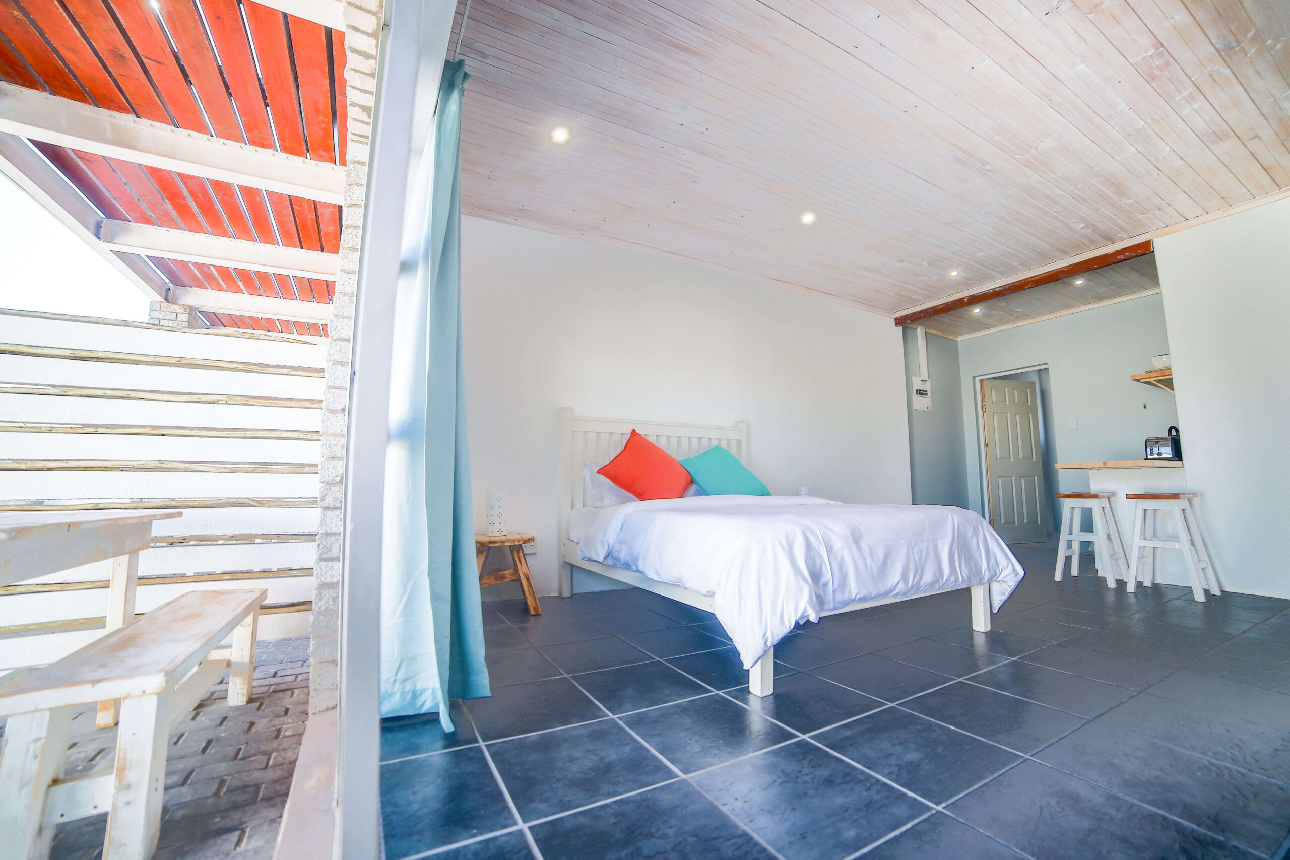 Constantly Kiting - Accommodation - Livewire Studio 001 Constantly Kiting - Accommodation - Livewire Studio 001