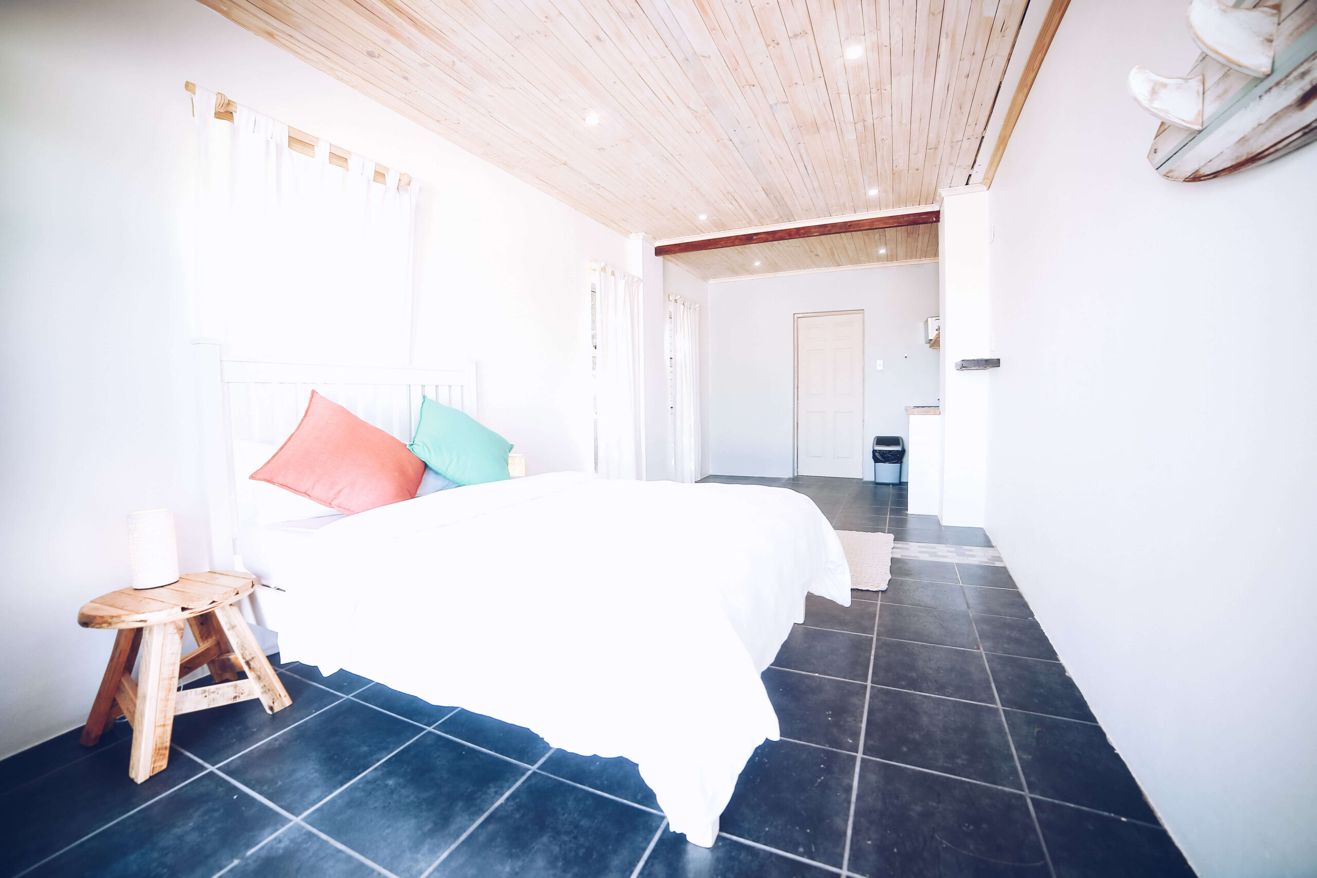 Constantly Kiting - Accommodation - Vox Studio 003 Constantly Kiting - Accommodation - Vox Studio 003
